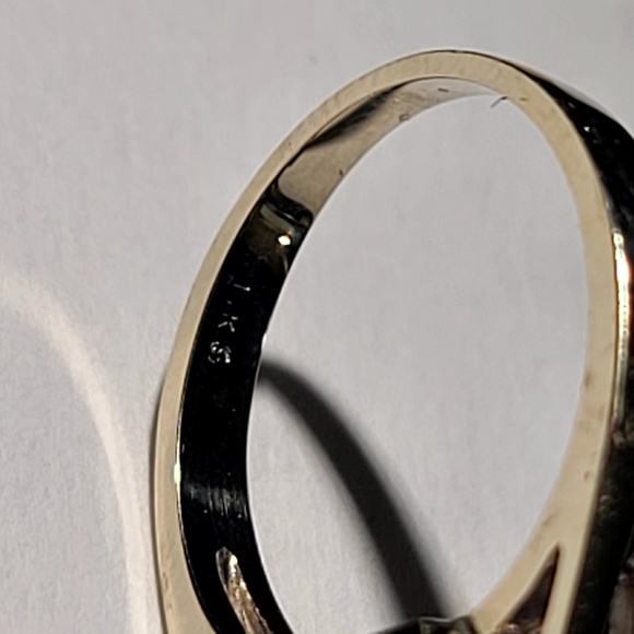 14KT white gold purple gemstone ring. - Picture 7 of 7